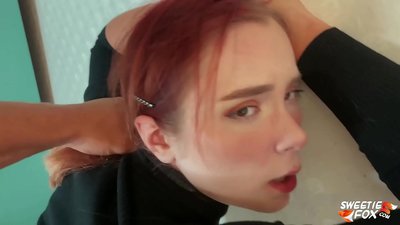 رجل مارس الجنس في الفم و كس مطيع أحمر الشعر بخيل ونائب الرئيس على الثدي