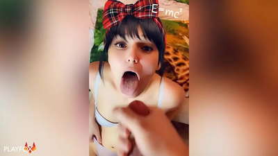 فتاة في المدرسة الثانوية تحصل على نائب الرئيس الأول في فمها من زميل لها