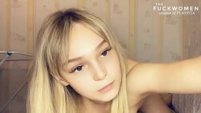 تلميذة لا تشبع تعطي دفعة كريمة شفوية نابضة ساحقة لزميلها
