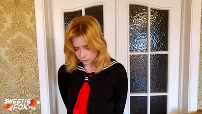 Stepdad يعاقب بشدة تلميذة بسبب سوء تعليمها - مصفوع ومكلف بالفم