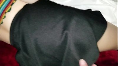 النوم شقيقة تلميذة عذراء يحصل لها ضيق الحمار بأصابعها
